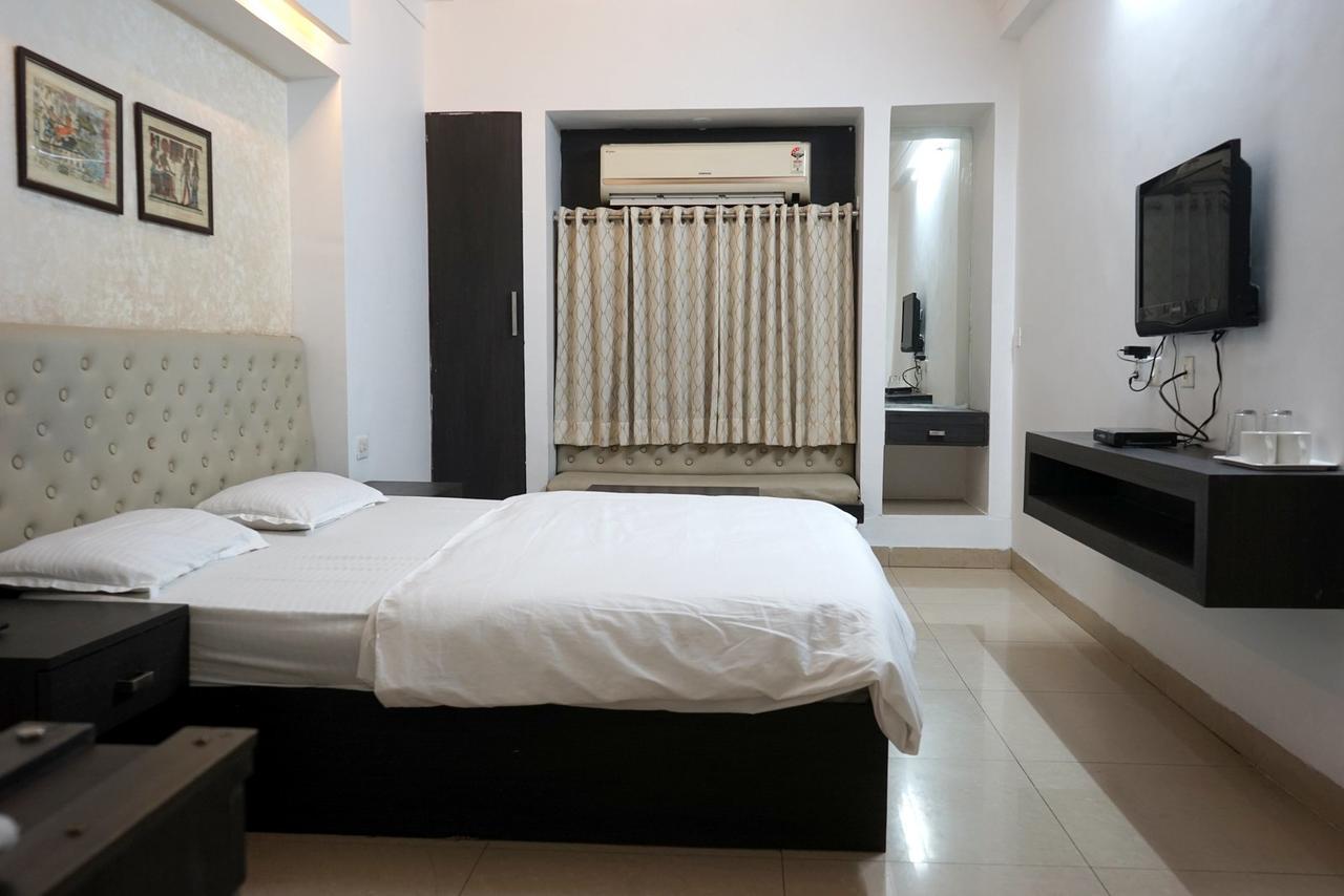 Hotel Paradise Наґпур Екстер'єр фото